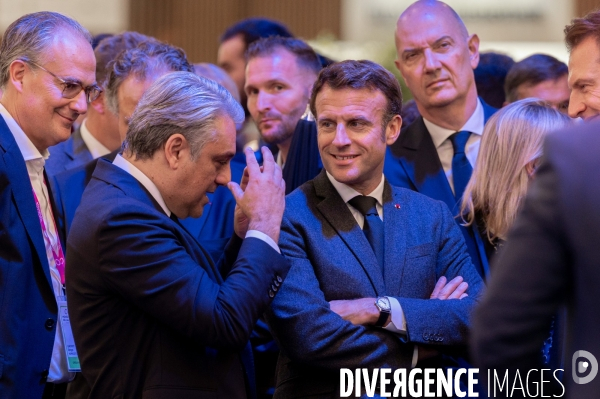 Emmanuel Macron inaugure le Mondial de l automobile.