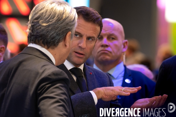 Emmanuel Macron inaugure le Mondial de l automobile.