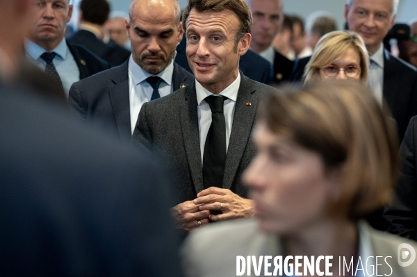 Emmanuel Macron inaugure le Mondial de l automobile.