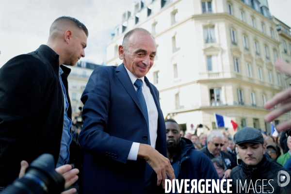 Manifestation de reconquête devant le square samuel paty