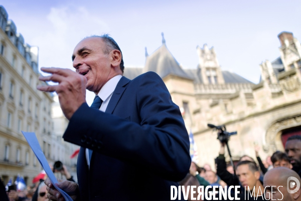 Manifestation de reconquête devant le square samuel paty