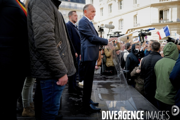 Manifestation de reconquête devant le square samuel paty