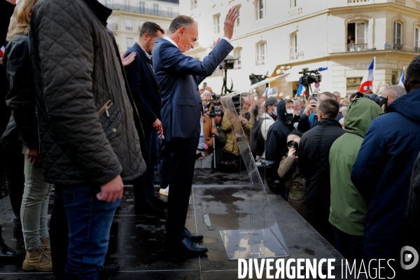 Manifestation de reconquête devant le square samuel paty