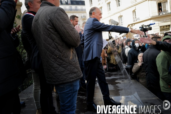 Manifestation de reconquête devant le square samuel paty