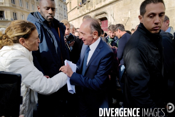 Manifestation de reconquête devant le square samuel paty