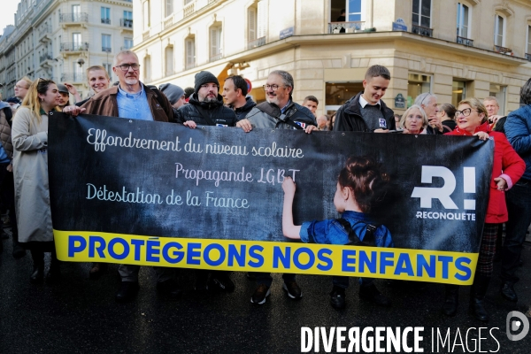 Manifestation de reconquête devant le square samuel paty