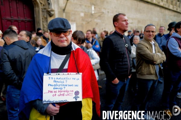 Manifestation de reconquête devant le square samuel paty