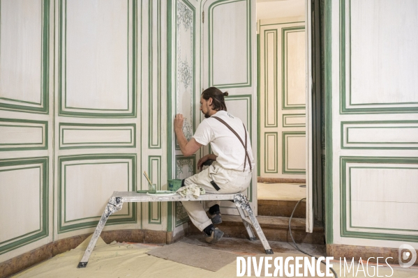A Versailles, travaux de restauration de l appartement de Madame du Barry.