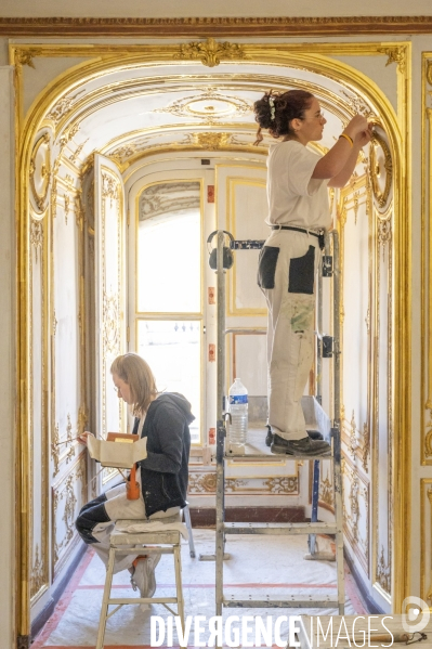 A Versailles, travaux de restauration de l appartement de Madame du Barry.