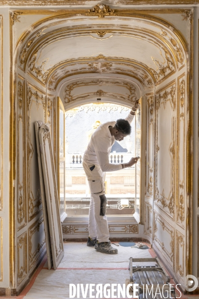 A Versailles, travaux de restauration de l appartement de Madame du Barry.