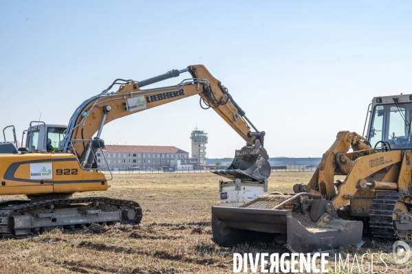 Dans l Essonne,  à Brétigny-sur-Orge,  La base 217 (ancienne base d essais de l armée de l Air), laboratoire du slow urbanisme . La Base 2017, radar, radome, art, oeuvre d art