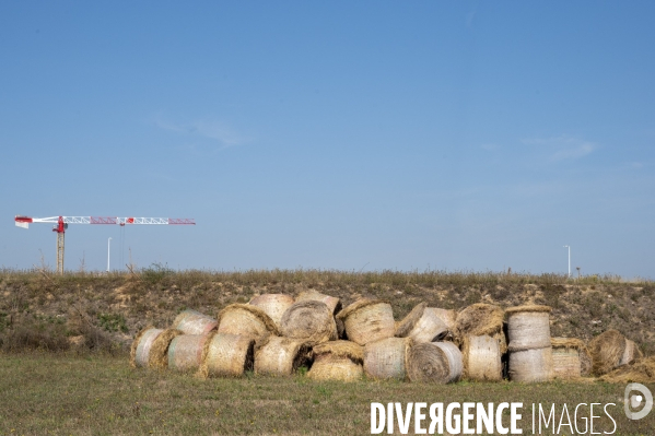 Dans l Essonne,  à Brétigny-sur-Orge,  La base 217 (ancienne base d essais de l armée de l Air), laboratoire du slow urbanisme . La Base 2017, radar, radome, art, oeuvre d art