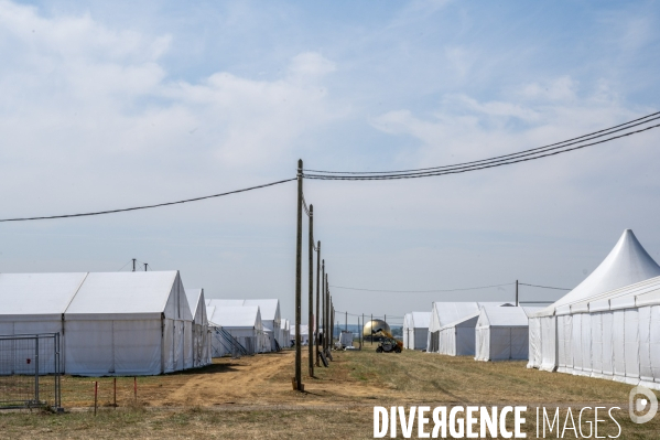 Dans l Essonne,  à Brétigny-sur-Orge,  La base 217 (ancienne base d essais de l armée de l Air), laboratoire du slow urbanisme . La Base 2017, radar, radome, art, oeuvre d art