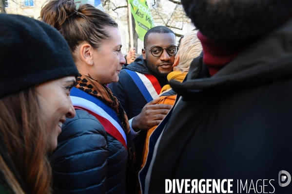 Rassemblement de soutien au député Carlos Martens Bilongo devant l Assemblée nationale