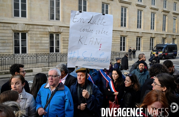 Rassemblement de soutien au député Carlos Martens Bilongo devant l Assemblée nationale