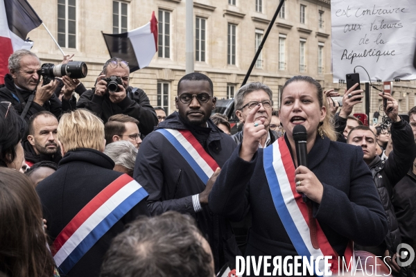 Rassemblement des députés LFI devant l assemblée nationale