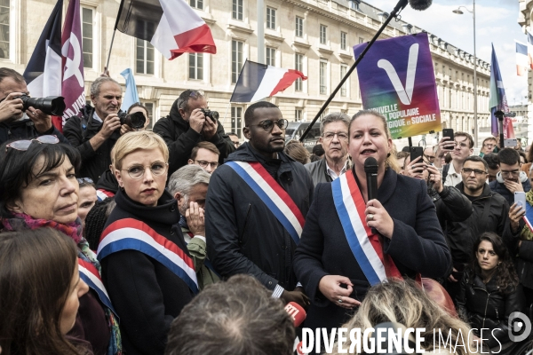 Rassemblement des députés LFI devant l assemblée nationale