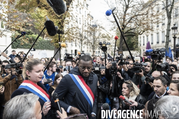 Rassemblement des députés LFI devant l assemblée nationale