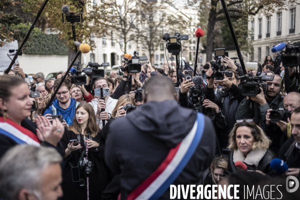 Rassemblement des députés LFI devant l assemblée nationale