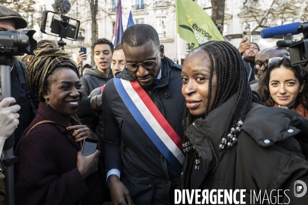 Rassemblement des députés LFI devant l assemblée nationale