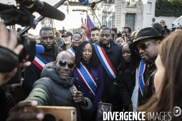 Rassemblement des députés LFI devant l assemblée nationale