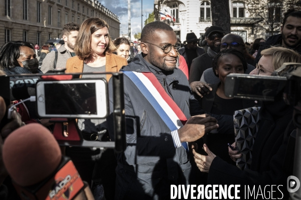 Rassemblement des députés LFI devant l assemblée nationale