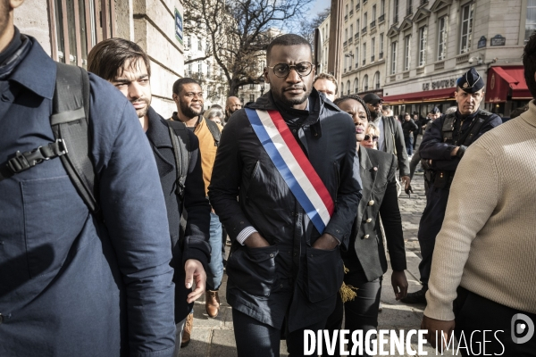 Rassemblement des députés LFI devant l assemblée nationale