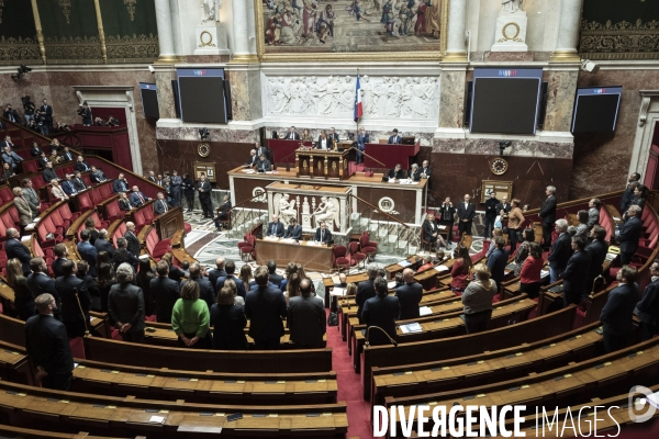 Rassemblement des députés LFI devant l assemblée nationale