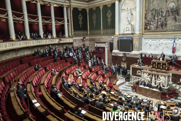 Rassemblement des députés LFI devant l assemblée nationale