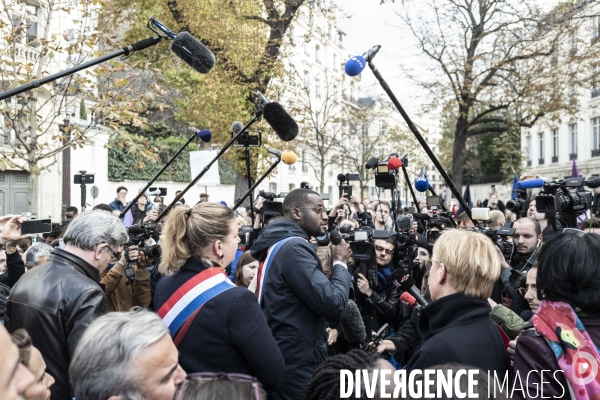 Rassemblement des députés LFI devant l assemblée nationale