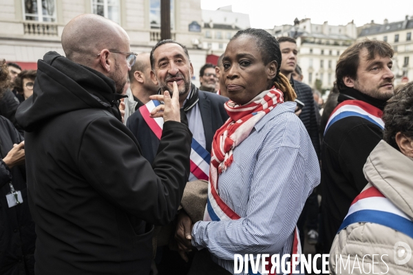 Rassemblement des députés LFI devant l assemblée nationale