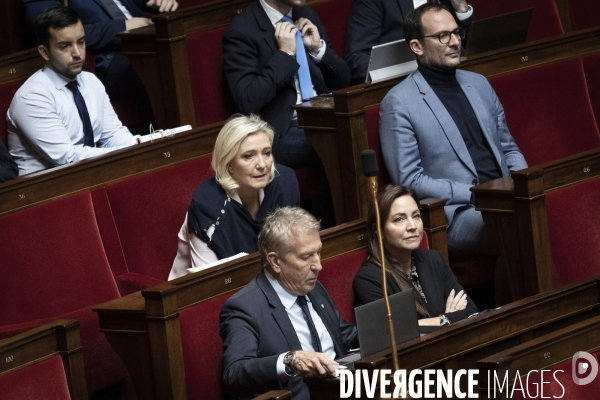 Rassemblement des députés LFI devant l assemblée nationale