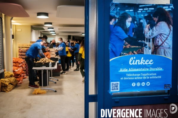 Distribution alimentaire pour etudiant par l association Linkee