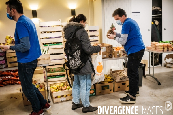 Distribution alimentaire pour etudiant par l association Linkee