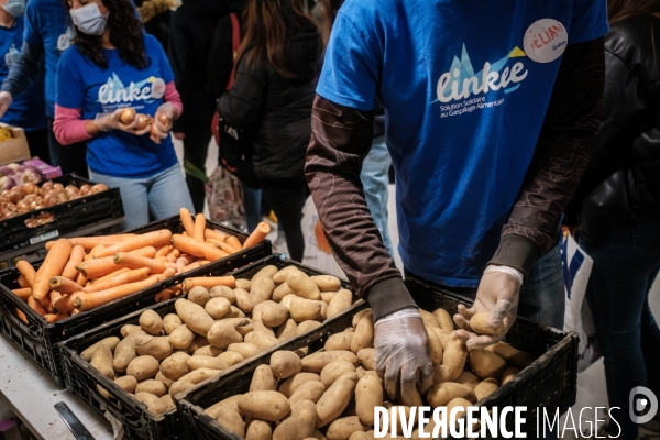 Distribution alimentaire pour etudiant par l association Linkee