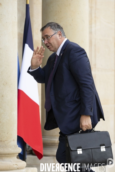 Réunion des patrons des sites français les plus pollueurs.