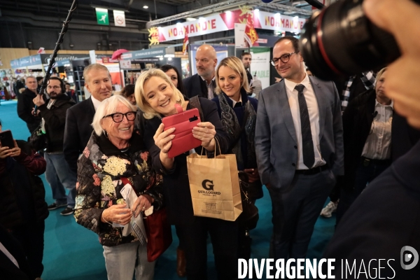 Marine le pen au salon made in france 2022