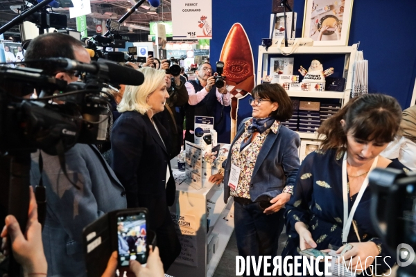 Marine le pen au salon made in france 2022