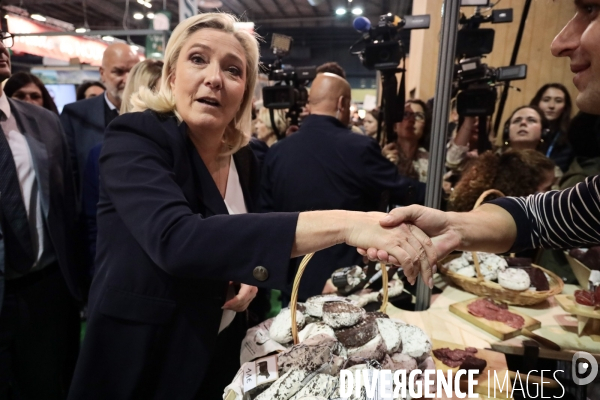 Marine le pen au salon made in france 2022