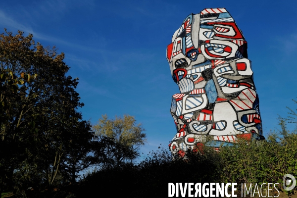 La Tour aux figures de Jean Dubuffet