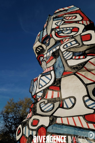 La Tour aux figures de Jean Dubuffet