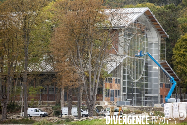 Le Hangar Y, Un ancien Hangar à dirigeables transformé en lieu culturel.