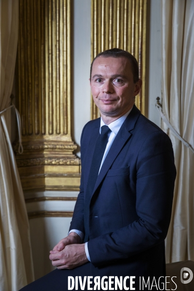 Olivier Dussopt, Ministre du Travail, du Plein emploi et de l Insertion, dans son bureau au ministère.