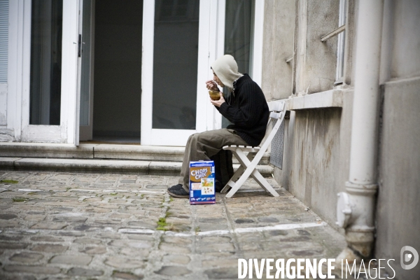 Exclusif - Vie quotidienne au squat  Cité U Montparnasse 