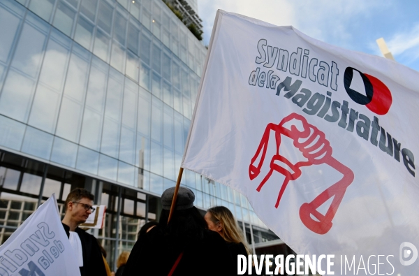 Journée d action de magistrats, avocats et greffiers contre «une justice au rabais»