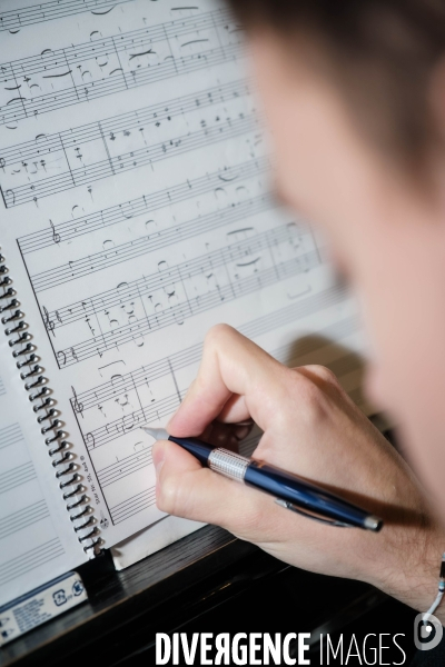 Portrait de Thomas Ospital, musicien, organiste et compositeur