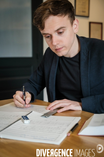 Portrait de Thomas Ospital, musicien, organiste et compositeur