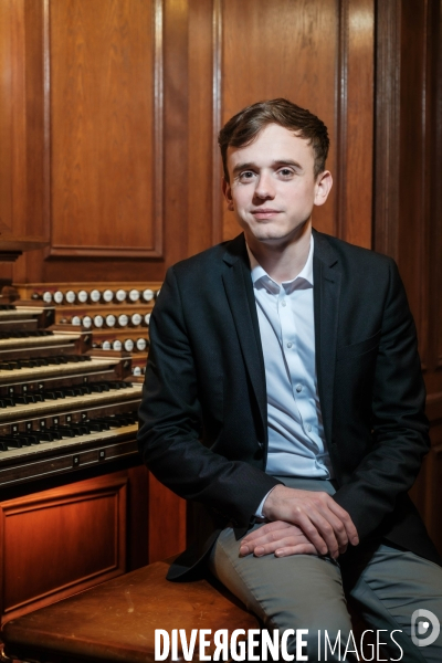 Portrait de Thomas Ospital, musicien, organiste et compositeur