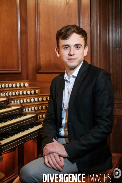 Portrait de Thomas Ospital, musicien, organiste et compositeur