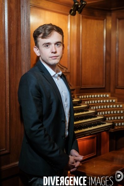 Portrait de Thomas Ospital, musicien, organiste et compositeur